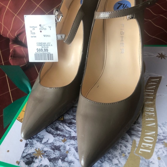 New shoes with a few flaws - Picture 5 of 7